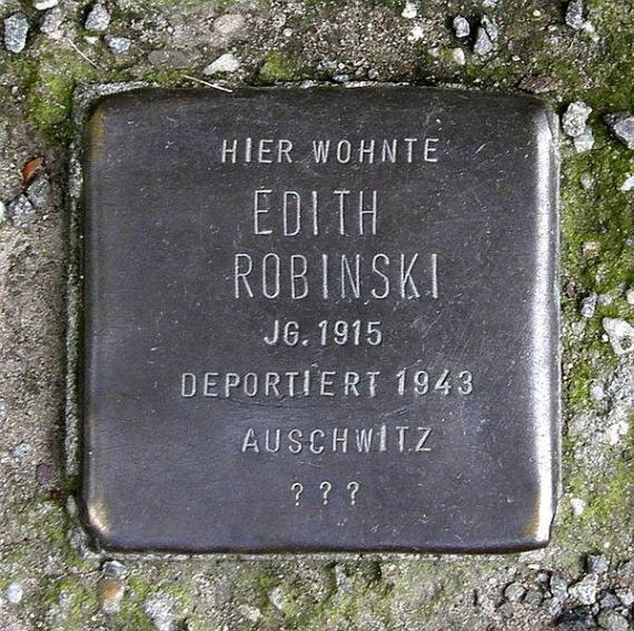 https://upload.wikimedia.org/wikipedia/commons/thumb/3/31/Stolperstein_Edith_Robinski.jpg/600px-Stolperstein_Edith_Robinski.jpg