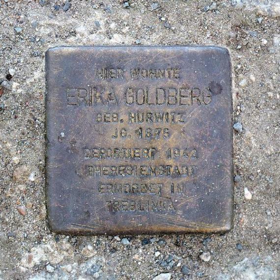 https://upload.wikimedia.org/wikipedia/commons/thumb/f/f4/Stolperstein_Erika_Goldberg.jpg/600px-Stolperstein_Erika_Goldberg.jpg