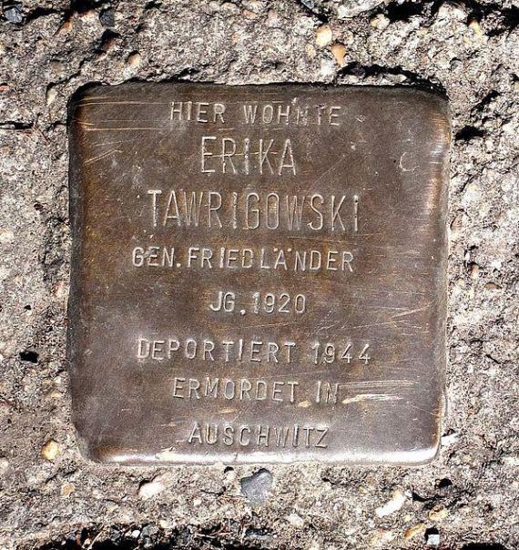 https://upload.wikimedia.org/wikipedia/commons/thumb/f/fd/Stolperstein_Erika_Tawrigowski.jpg/600px-Stolperstein_Erika_Tawrigowski.jpg