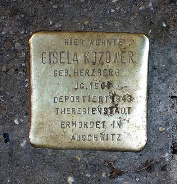 https://upload.wikimedia.org/wikipedia/commons/thumb/7/73/Stolperstein_Gisela_Kozower.jpg/600px-Stolperstein_Gisela_Kozower.jpg