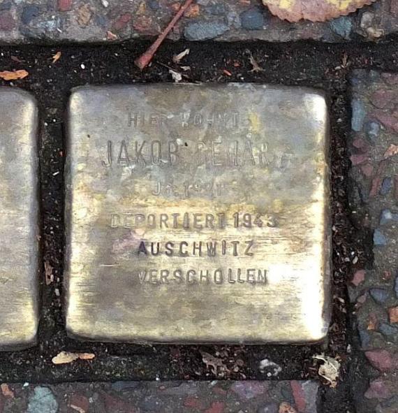 https://upload.wikimedia.org/wikipedia/commons/thumb/1/1b/Stolperstein_Jakob_Behar.jpg/600px-Stolperstein_Jakob_Behar.jpg