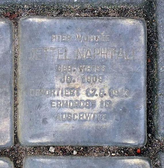 https://upload.wikimedia.org/wikipedia/commons/thumb/e/e0/Stolperstein_Jettel_Naphtali.jpg/600px-Stolperstein_Jettel_Naphtali.jpg