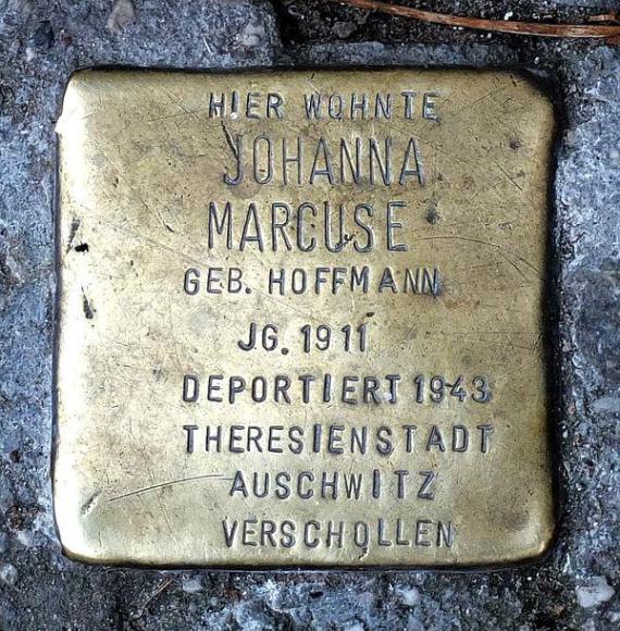 https://upload.wikimedia.org/wikipedia/commons/thumb/7/7c/Stolperstein_Johanna_Marcuse.jpg/600px-Stolperstein_Johanna_Marcuse.jpg