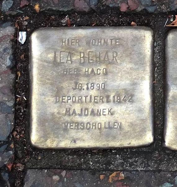 https://upload.wikimedia.org/wikipedia/commons/thumb/1/1c/Stolperstein_Lea_Behar.jpg/600px-Stolperstein_Lea_Behar.jpg