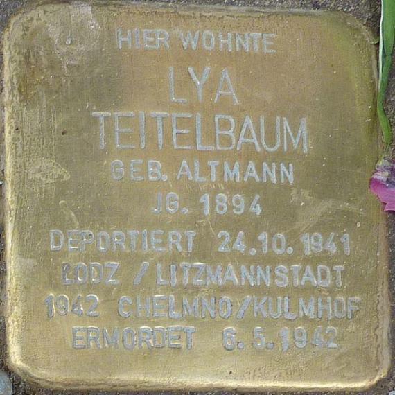 https://upload.wikimedia.org/wikipedia/commons/thumb/3/30/Stolperstein_Lya_Teitelbaum.jpg/600px-Stolperstein_Lya_Teitelbaum.jpg