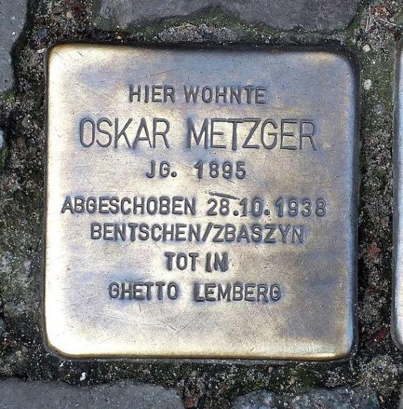 https://upload.wikimedia.org/wikipedia/commons/thumb/0/02/Stolperstein_Oskar_Metzger.jpg/600px-Stolperstein_Oskar_Metzger.jpg