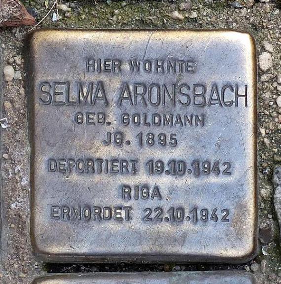 https://upload.wikimedia.org/wikipedia/commons/thumb/3/36/Stolperstein_Selma_Aronsbach.jpg/600px-Stolperstein_Selma_Aronsbach.jpg