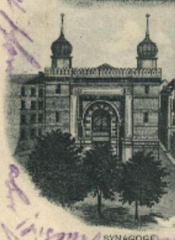 Historical drawing of the old synagogue in Aachen. Tall building with towers left and right, trees are in front of the synagogue.