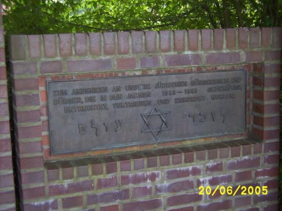 Memorial near the former synagogue