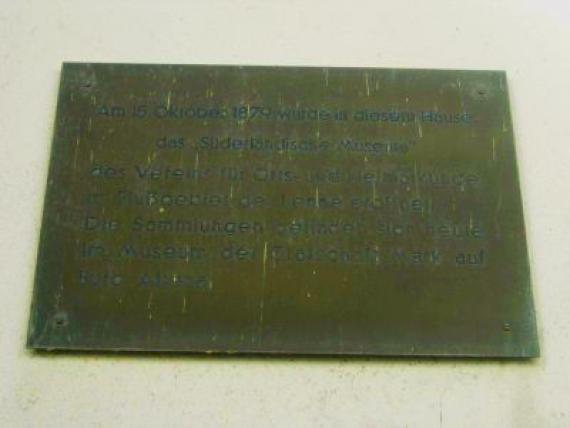 Commemorative plaque for the Southern Netherlands Museum