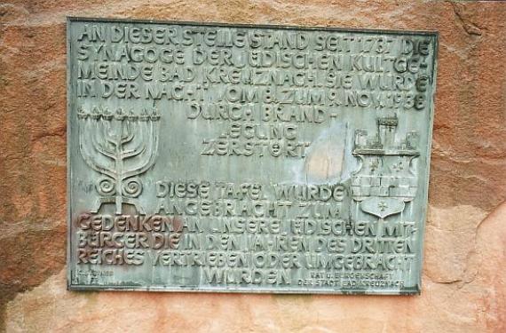 Gedenktafel auf dem Gedenkstein des Synagogenplatzes in der Fährgasse