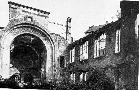 Schwarz-weiß Foto der Ruinen der Synagoge in Bingen nach der Zerstörung 1938