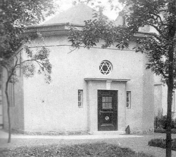 Synagoge in Butzbach, zwischen Wetzlarer- und Ludwigstraße: wurde 1926 errichtet und hatte 120 Sitzplätze