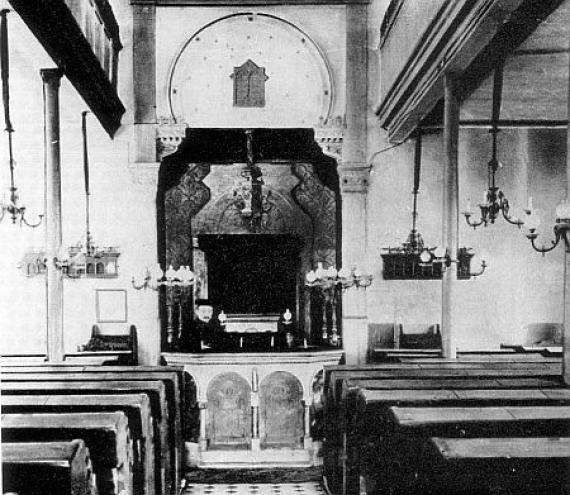 Interior view of the predecessor building of the synagogue of the Israelite Religious Society in Bleichstrasse, built after 1875, demolished in 1904