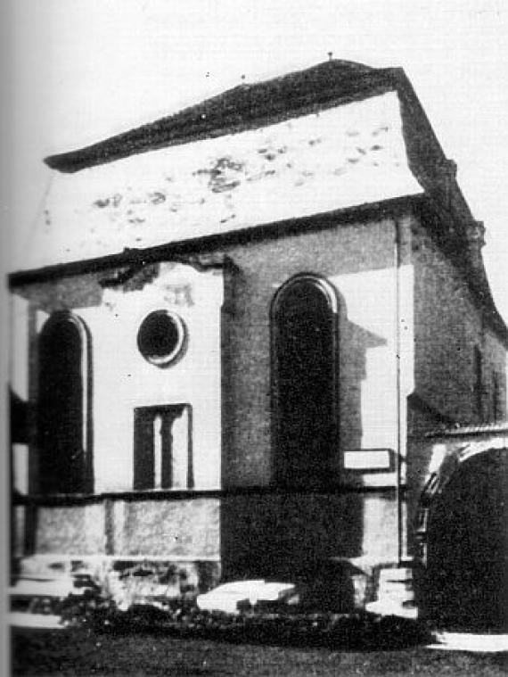 The old synagogue in Dieburg: rebuilt in 1868/69 from an old patrician house. 1894 was the 25th anniversary of the synagogue. In 1927/28 the building was closed and demolished because of dilapidation.