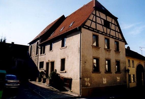 Die ehemalige Synagoge in Eichtersheim 2003 (Betsaal war im hinteren Gebäude)