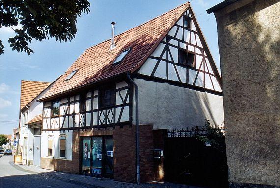 Das Gebäude der ehemaligen Synagoge in Erbes-Büdesheim in der Niedergasse 1. Der Betsaal war im 1. Stock