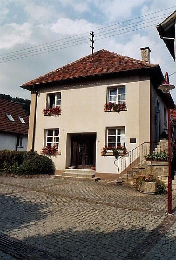 The former synagogue building in Ernsbach 2004