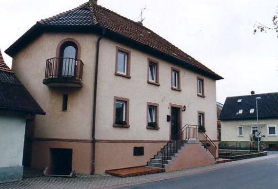 Die ehemalige Synagoge in Untereubigheim im Oktober 2003