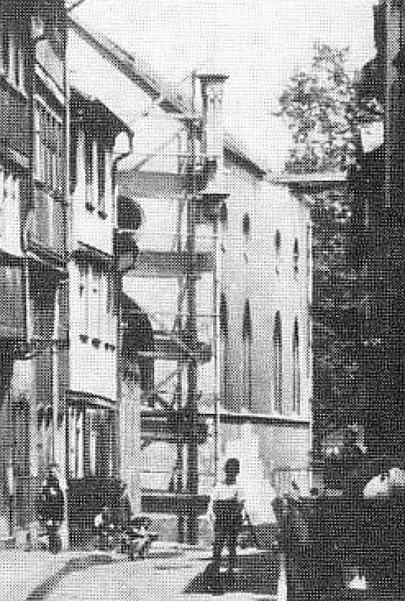 Die Synagoge in Friedberg (Ausschnitt aus einem Foto \\\"Blick in die Judengasse\\\" aus den 1930er-Jahren)