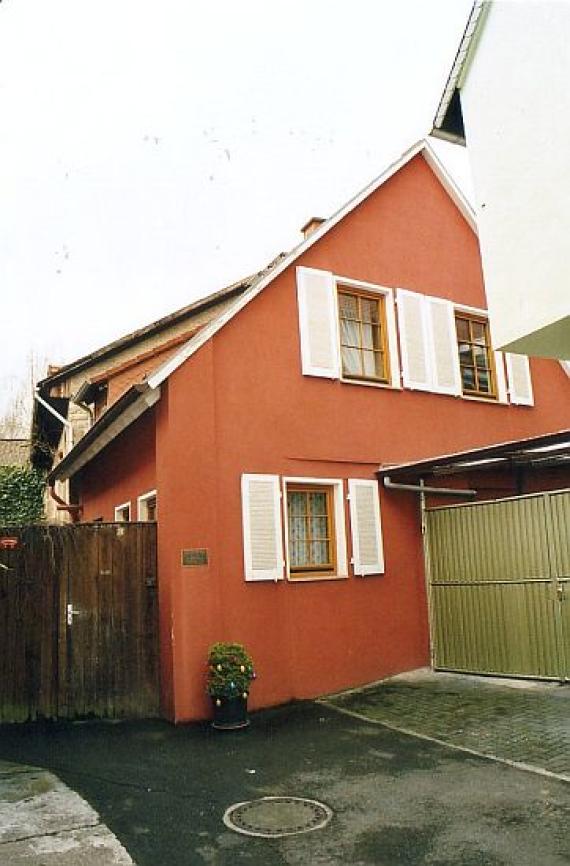 Front building (house of the prayer leader/teacher?) to the former synagogue in Gau-Algesheim