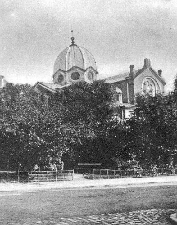 Die ehemalige Synagoge in Göppingen auf einer historischen Ansichtskarte