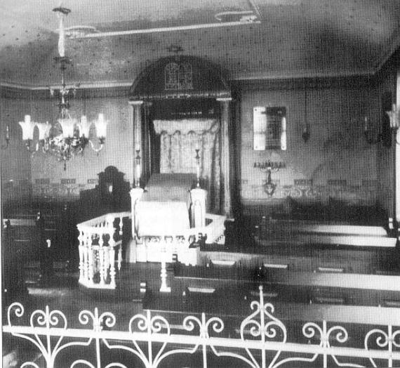 Interior photograph of the synagogue in Hildburghausen, which was forcibly demolished on 1.10.1933