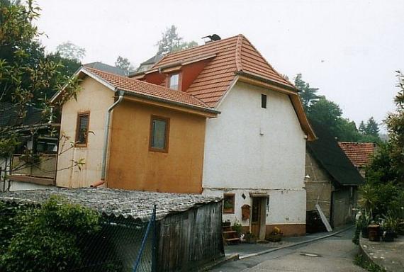 Die ehemalige Synagoge in Hochhausen im Mai 2004