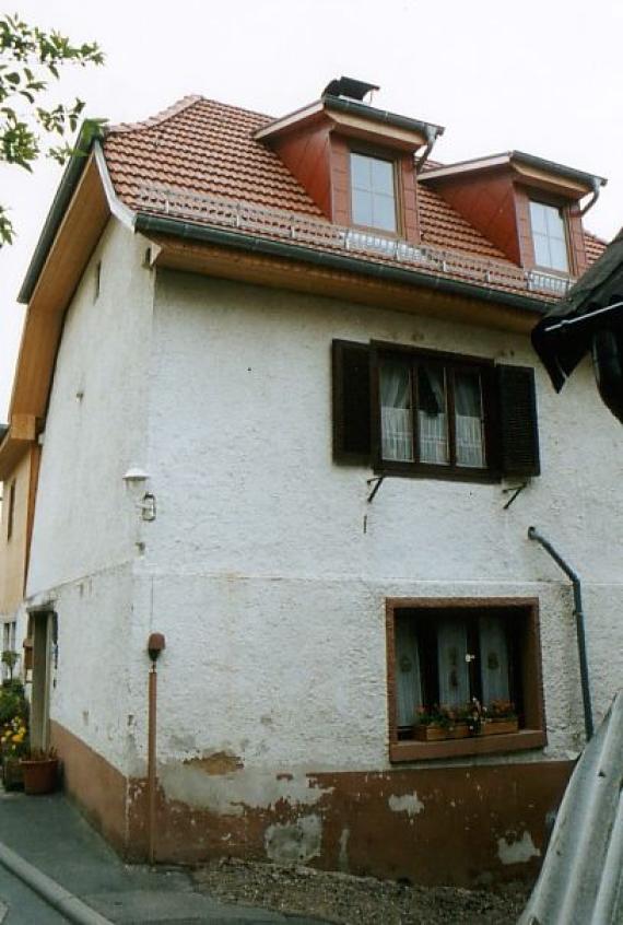 Die ehemalige Synagoge in Hochhausen im Mai 2004