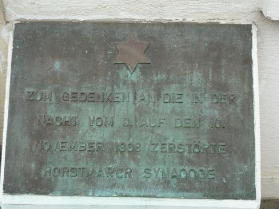 Metal memorial plaque to the destroyed synagogue