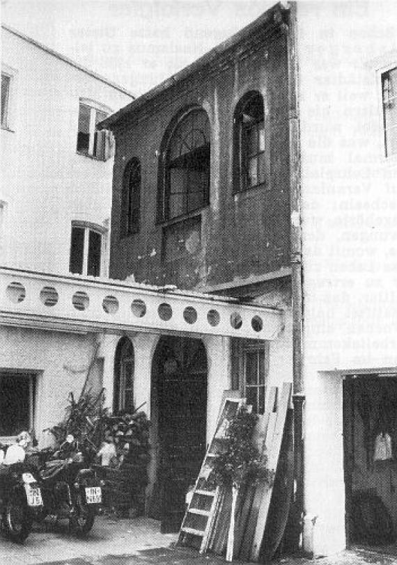 The synagogue in Ingolstadt, created in 1907 by rebuilding the rear building Theresienstraße 23. Destroyed in the pogrom night of 1938, re-judged and re-dedicated in 1946. Services could no longer be held due to lack of congregation.