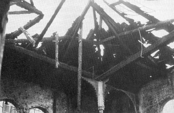 View of the interior of the synagogue in Jever, which was destroyed in 1938 (photo taken immediately after the pogrom).