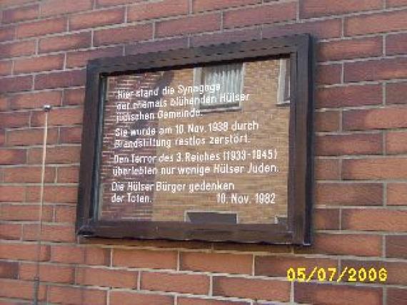 Memorial plaque