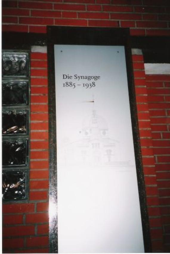 Remembrance plaque