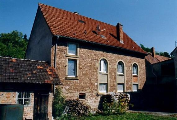 Die ehemalige Synagoge in Menzingen im Herbst 2003