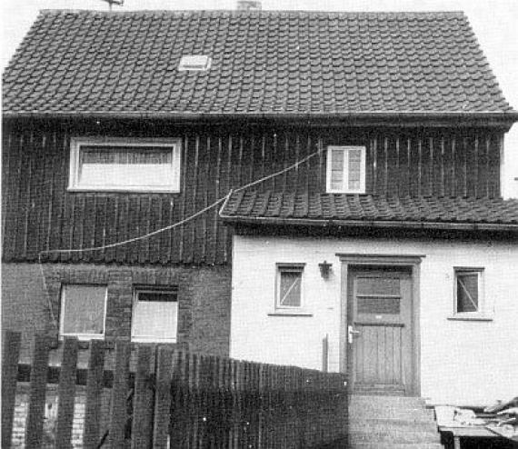 Die ehemalige Synagoge in Nieder Ohmen, nach 1938 zu einem Wohnhaus umgebaut (1960er-Jahre)