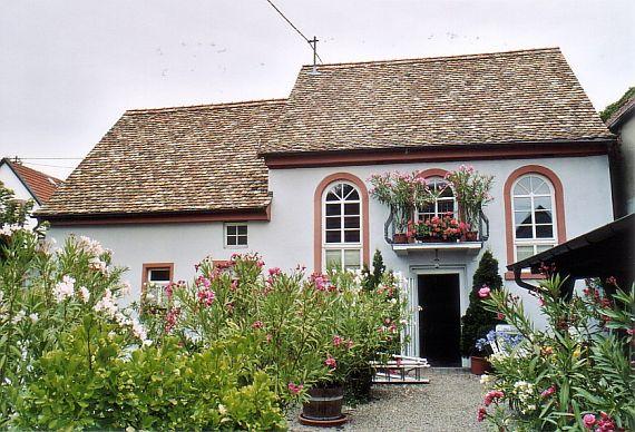 Die ehemalige Synagoge in Pfeddersheim Anfang August 2005