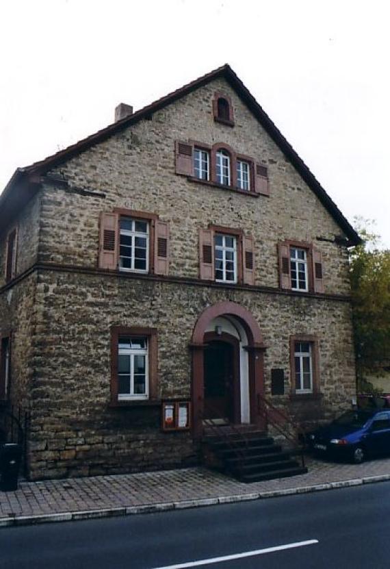 The former synagogue in Sennfeld in October 2003