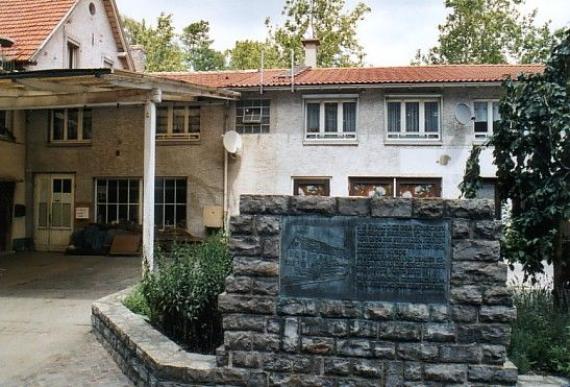 Monument to the former synagogue in Sinsheim at Synagogenplatz (July 2004)