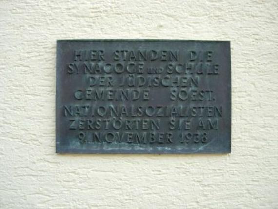 Memorial plaque on the wall with inscription: Here stood the synagogue and the school of the Jewish community of Soest. Nazis destroyed them on November 9, 1938