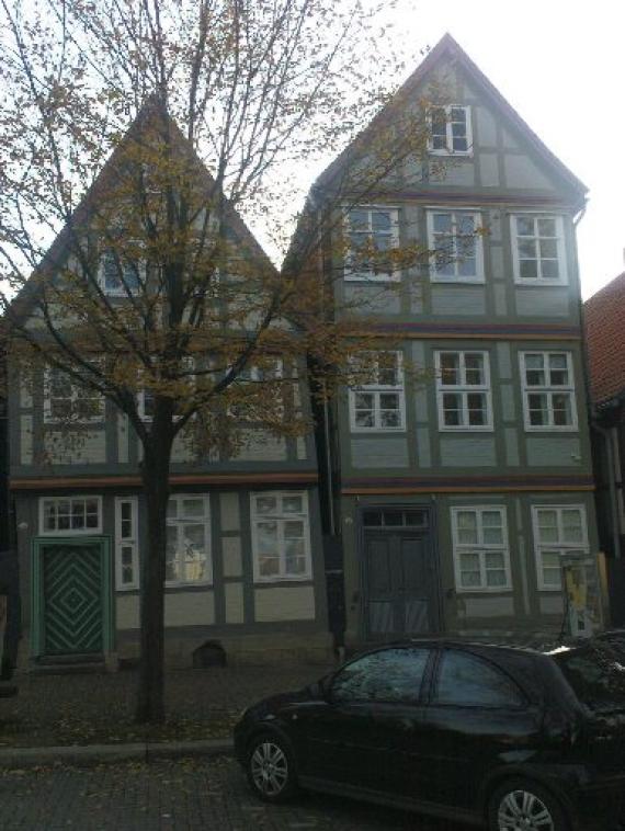 Vorderhaus (ehem. Schule)