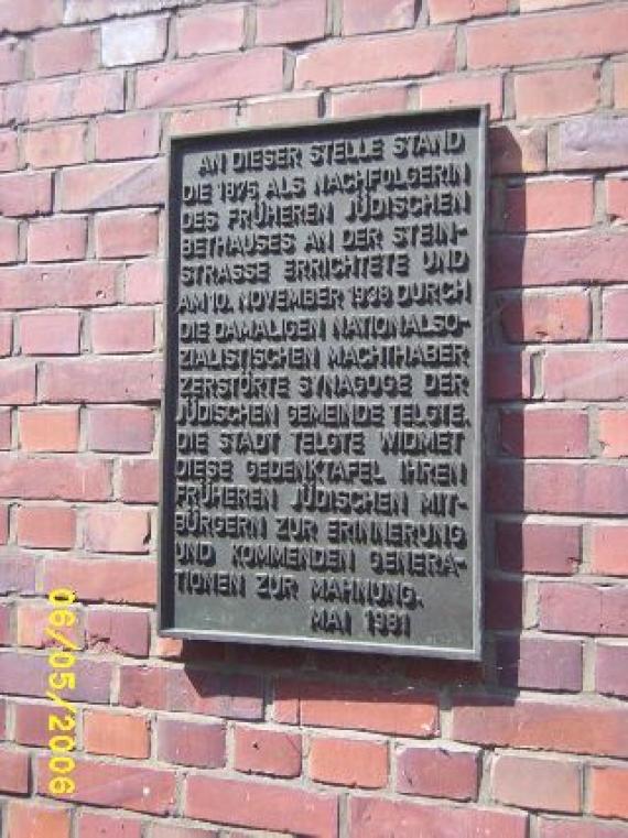 Memorial plaque