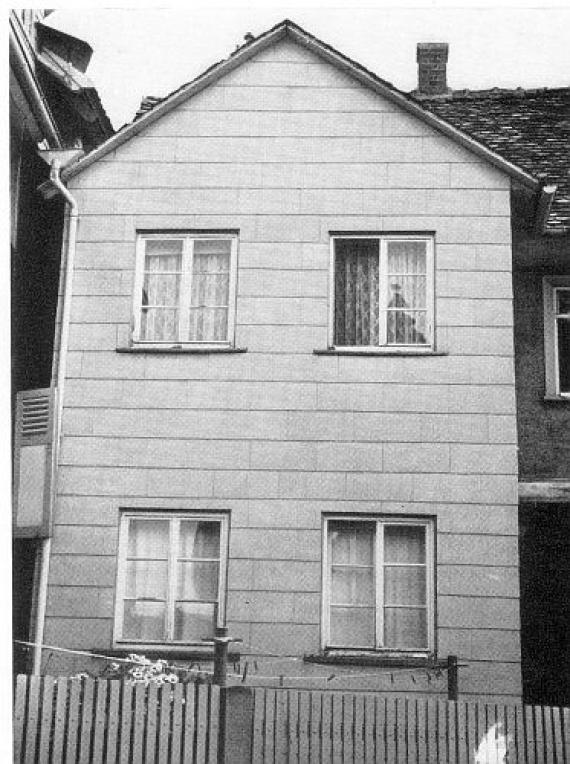 Ehemalige Synagoge in Wehrheim, nach 1945 als Wohnhaus verwendet (um 1970?)