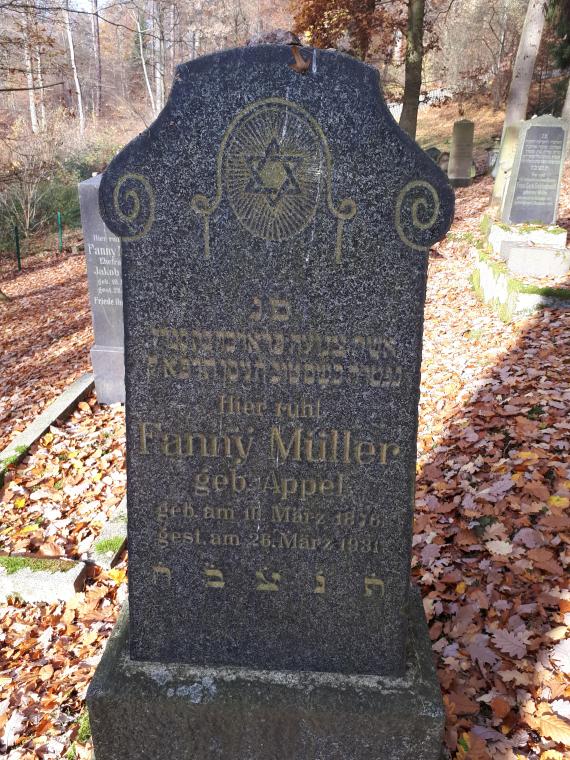 Gravestone with Hebrew inscription