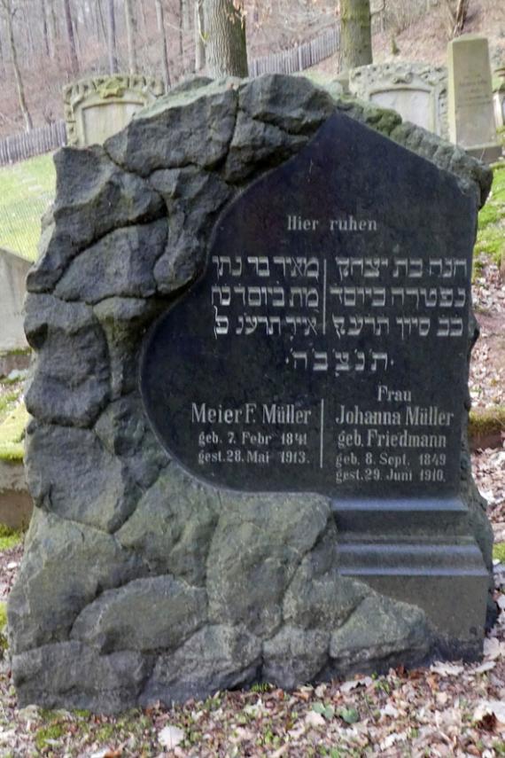 Gravestone with Hebrew inscription