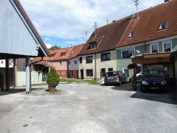 The "Judenhof" in Laudenbach. A square with a courtyard surrounded by small houses.