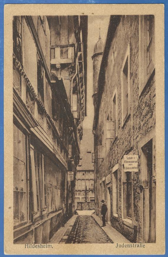 Historical picture postcard of Hildesheim with the "Judenstraße" around 1920