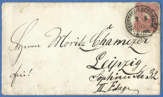 Small envelope addressed to Mr. Moritz Chamizer in Leipzig, Sophienstraße 32, III. floor. A red German Reich 10 Pfennig stamp is stuck in the upper right corner. It is postmarked Neustadt-Eberswalde. The address is written in sweeping legible Sütterlin script. Because of its small size, the envelope is often referred to in collector circles as a
Ladies' letter.