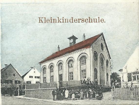 Ehemalige Synagoge als Kleinkinderschule, Fotografie von einer Mehrbild-Ansichtskarte aus Pflaumloch aus dem Jahr 1910