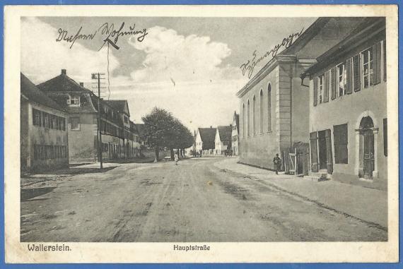 Old picture postcard of Wallerstein - main street with partial view of synagogue around 1928